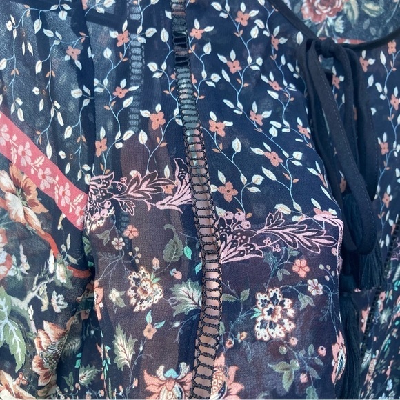 ADELYNE RAE Sz S Oversized Ditzy Floral Puff Sleeves Open Lace Tassel Tunic - Picture 2 of 8